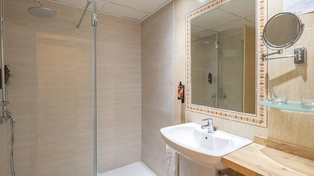 Hotel Parasol by Dorobe